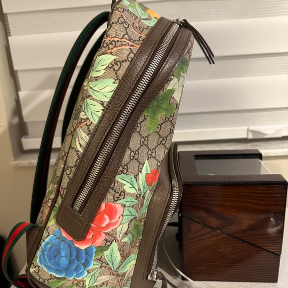 Gucci Tian GG Supreme Backpack
Monogram GG Floral Pattern Beige/Ebony/Multicolor - Picture 6 of 13